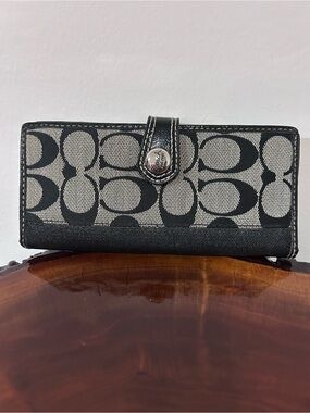 Coach Black and Ivory Signature Continental Wallet
